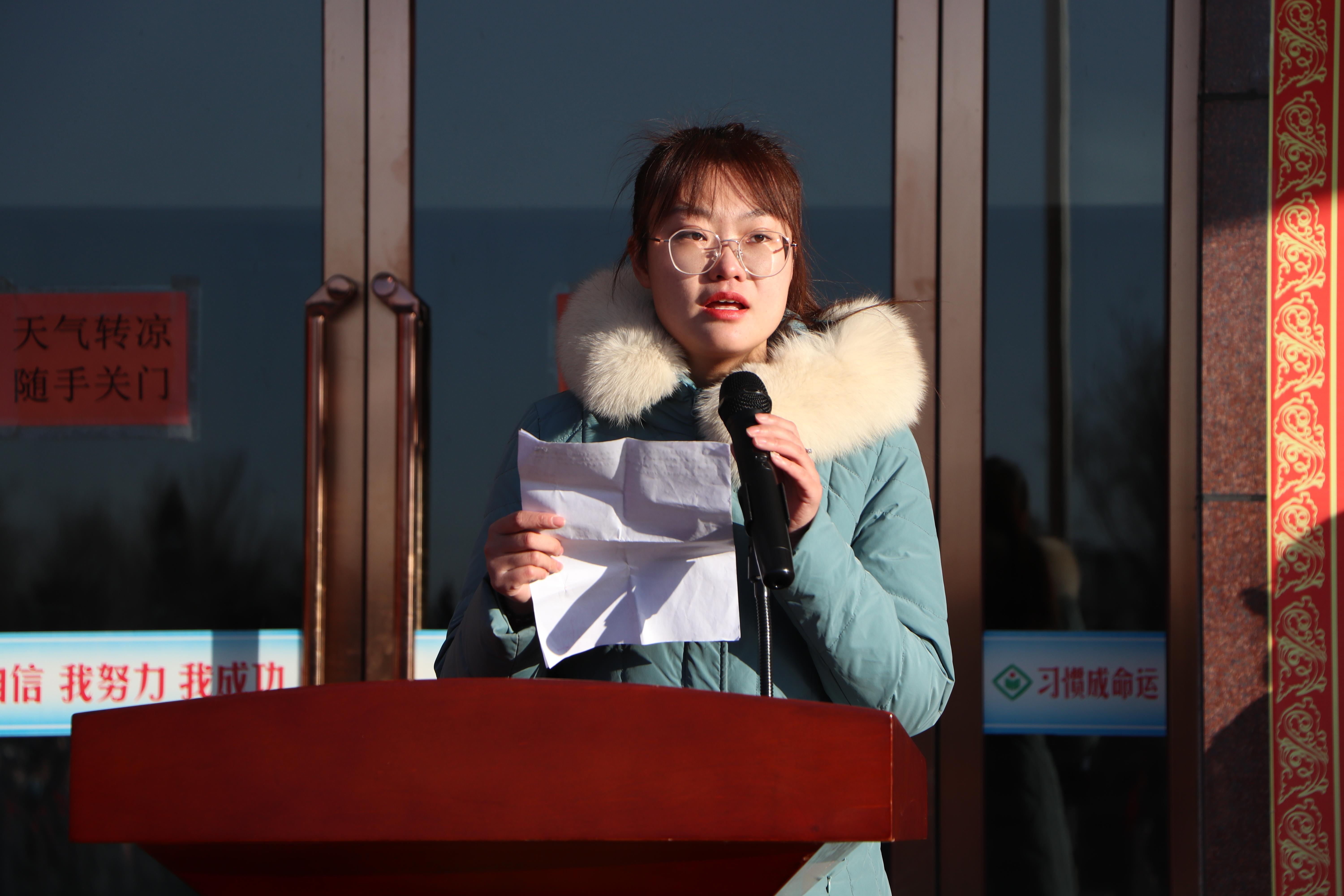 青春演讲稿800字高中习作《美丽源自内涵,奋斗成就青春》-电子课本网 青春演讲稿800字高中习作《美丽源自内涵,奋斗成就青春》