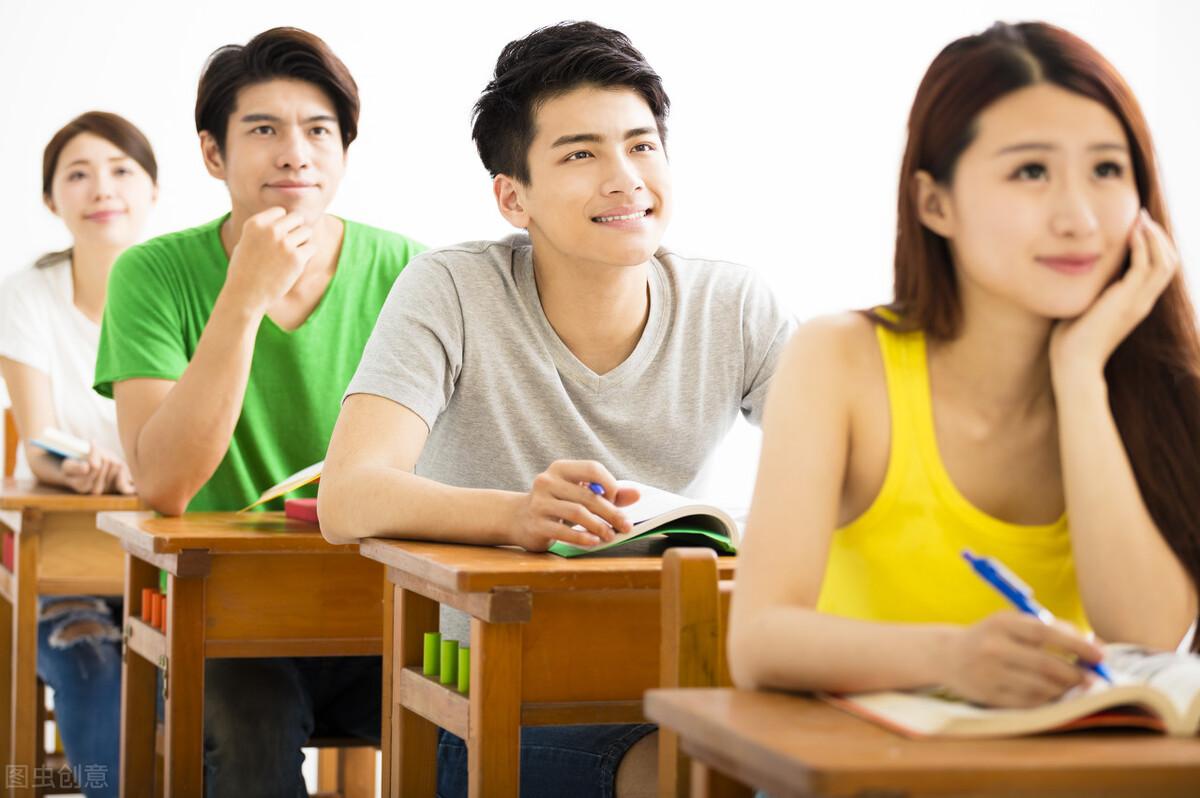 我们班的这些事作文1000字《班里那点事》-电子课本网 我们班的这些事作文1000字《班里那点事》