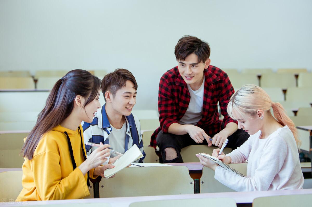 我们班的这些事作文1000字《班里那点事》-电子课本网 我们班的这些事作文1000字《班里那点事》